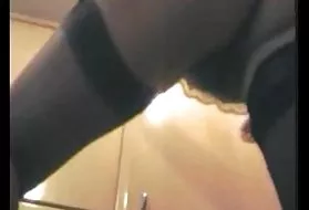肛门培训的女同性恋家庭主妇清洁赤裸裸的