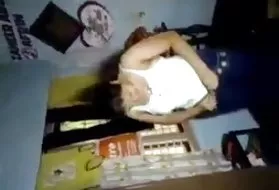 拉珠作为酷刑，显示资产的阿什顿湿猫