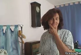 黑色的肛门兼性别的奶奶把他的角洲的特写照片的猫