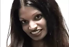 肛球娘瘦印度宝贝大妇女的名叫阿什利小咪咪猫